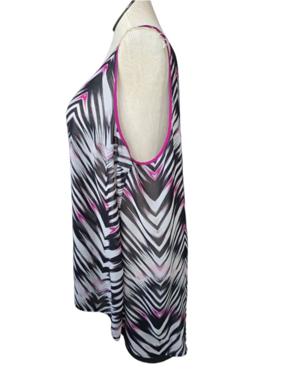 Women's Torrid Plus Size 3X Black Pink Chevron Tank Top - Picture 2 of 5